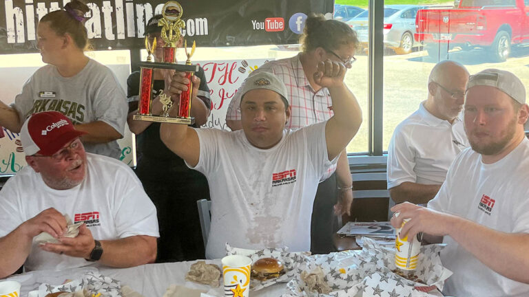 Mark Galvan, Cody Taylor win Hardee’s burger-eating contest