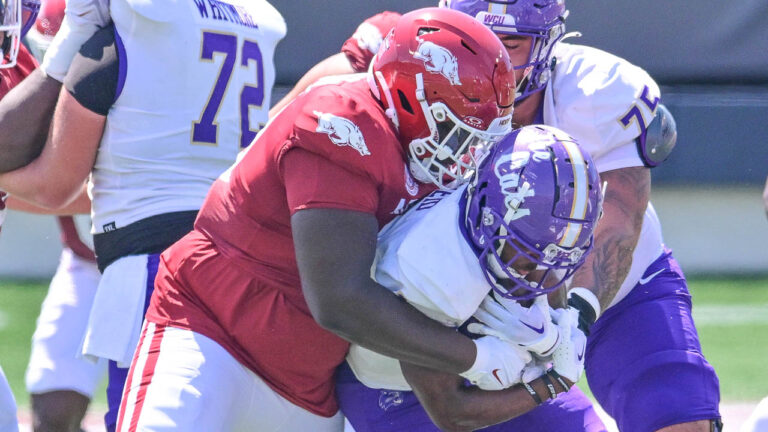 BetSaracen’s Neal Atkinson on how big of a favorite Razorbacks are