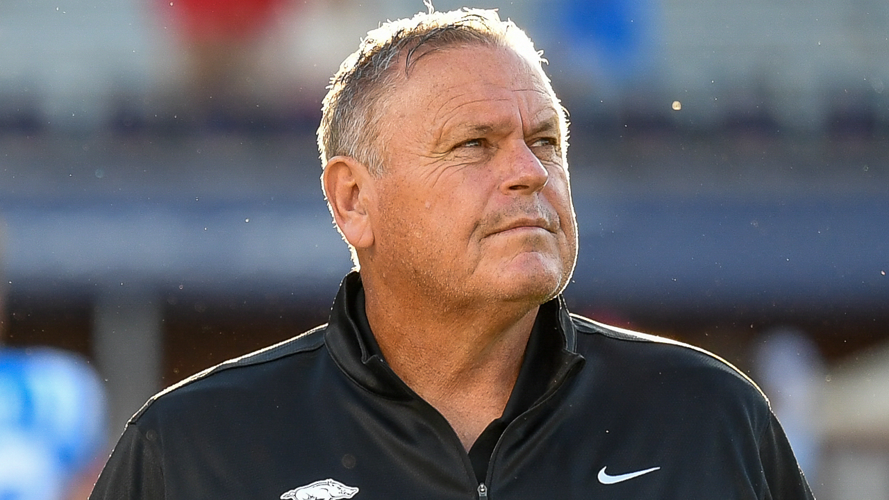 Hogs’ Sam Pittman looking ahead to matchup with Alabama » Hit That Line