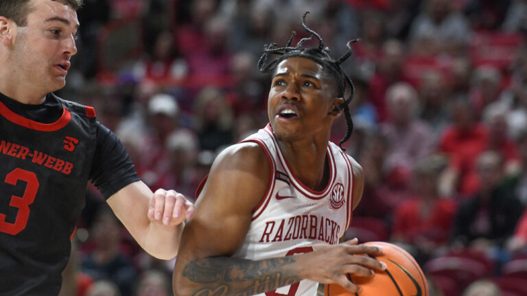 Big run late in second half keys Hogs’ big win