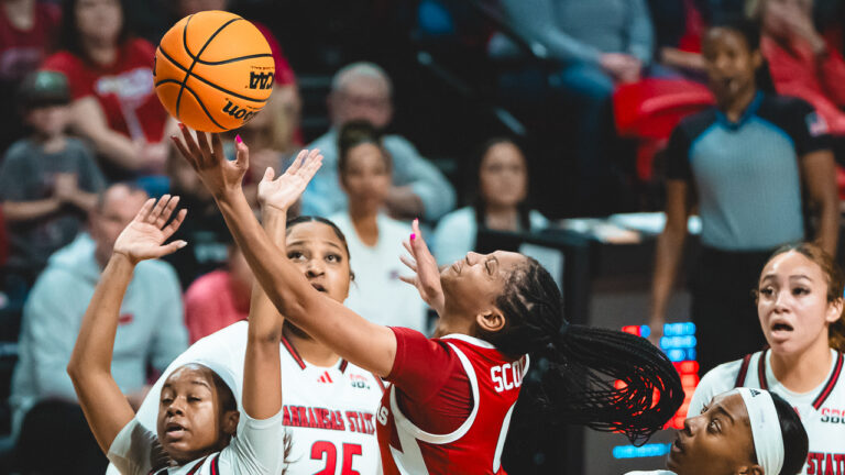 Scott scores 34 as Razorbacks roll over ASU on road