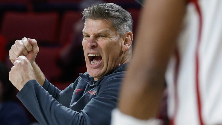 The Ref’s Tyler McComas on Porter Moser’s revitalizing OU basketball
