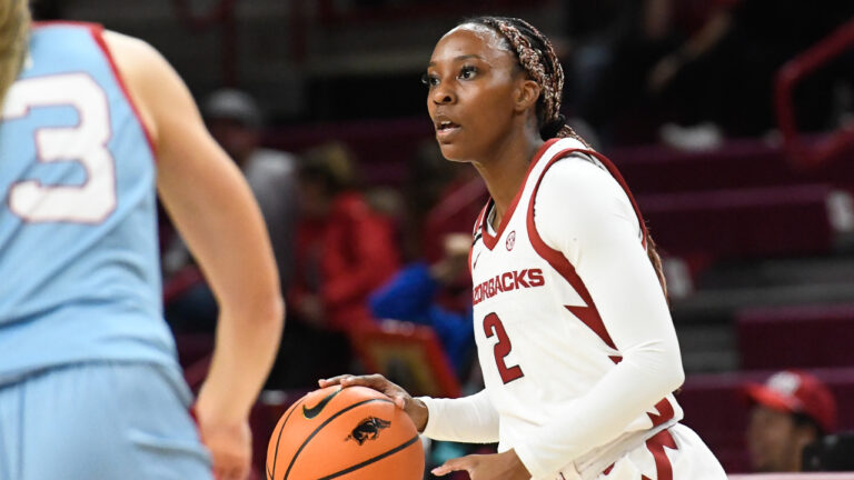 Razorbacks drop SEC opener on road at Kentucky