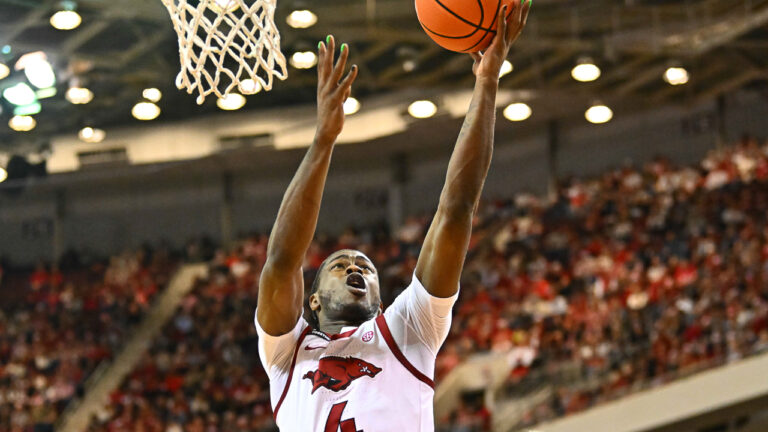 Devo’s layup, Mitchell’s buckets let Hogs hold off Bisons