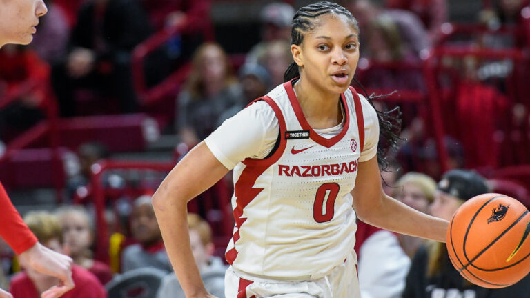 Another 20-point game from Scott paces Hogs’ win