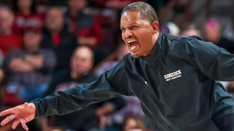 Chris Phillips of Spurs Up previews Hogs’ game with South Carolina