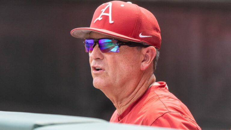 Big inning simply too much for Hogs to overcome against Auburn