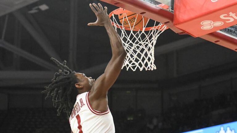 Mitchell’s inside game paces Hogs finally getting win