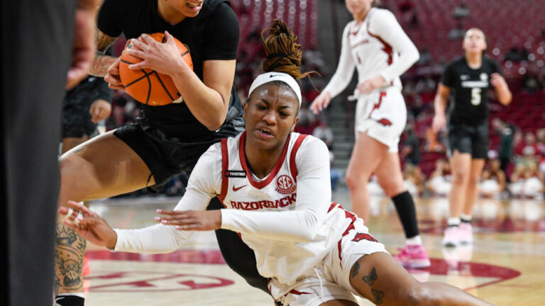 Razorbacks watch Vandy pull away to win Sunday afternoon