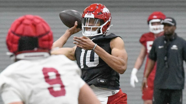 Democrat-Gazette’s Tom Murphy on new QB Taylen Green