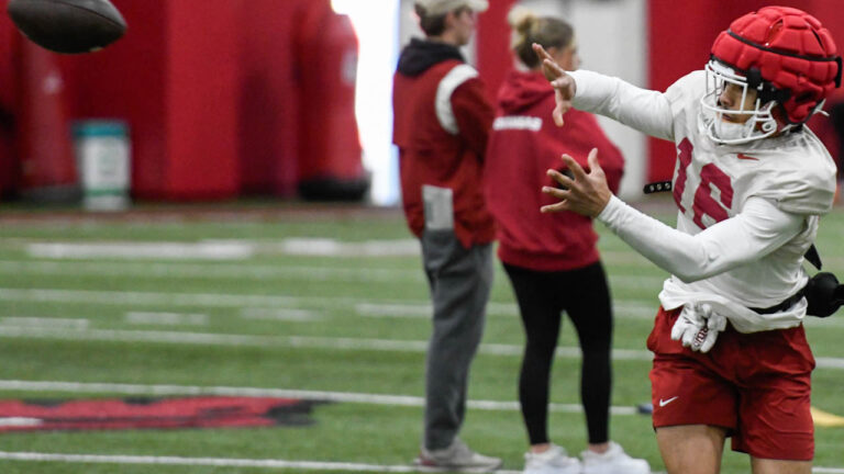 Hogs’ LB Dean, WR Sategna on how spring progressing