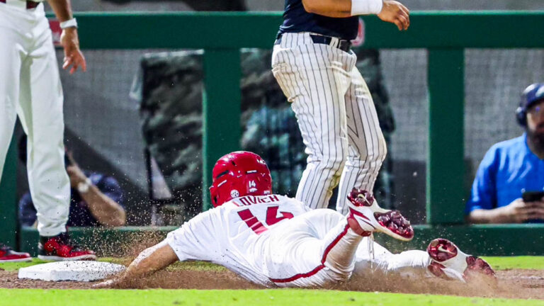 Former Razorback James Teague on games pitchers play with runners