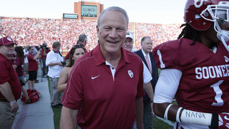 CLAY HENRY: Barry Switzer knew when to look away