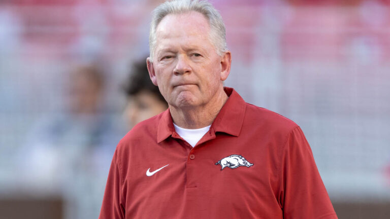 LIVE BLOG: Hogs hold on at end to down No. 4 Tennessee, 19-14