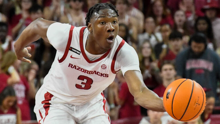 Late 3-pointer lifts Horned Frogs past Razorbacks in exhibition