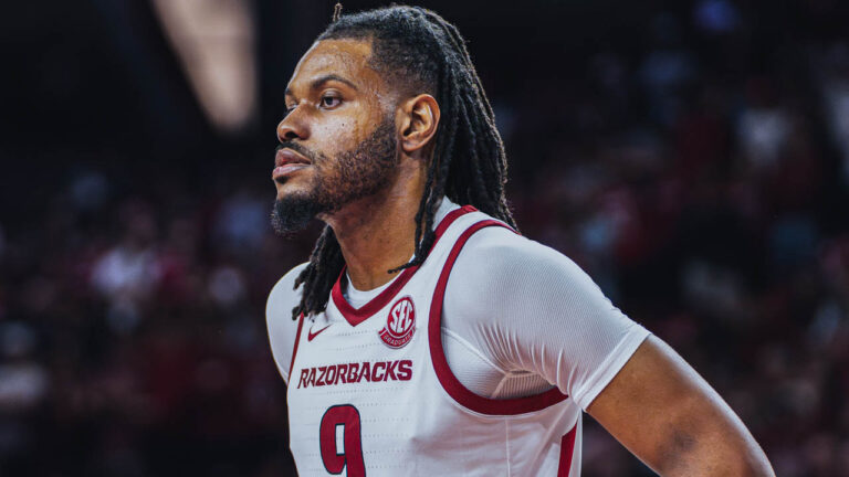 Razorbacks forward Jonas Aidoo against Lipscomb
