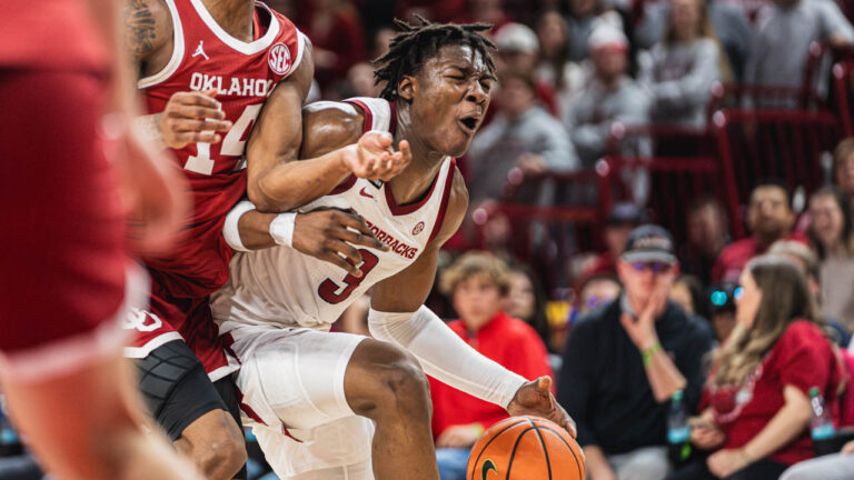 Arkansas Razorbacks forward Adou Thiero driving inside against Oklahoma