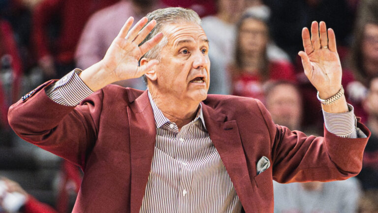 Razorbacks coach John Calipari reacts on the sideline near the end of the game against Oklahoma