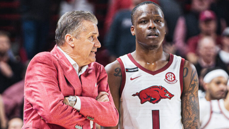 Razorbacks coach John Calipari talking with guard Johnell Davis in a game against Alabama