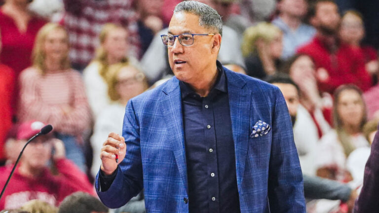Razorbacks assistant Chuck Martin previews matchup with Texas