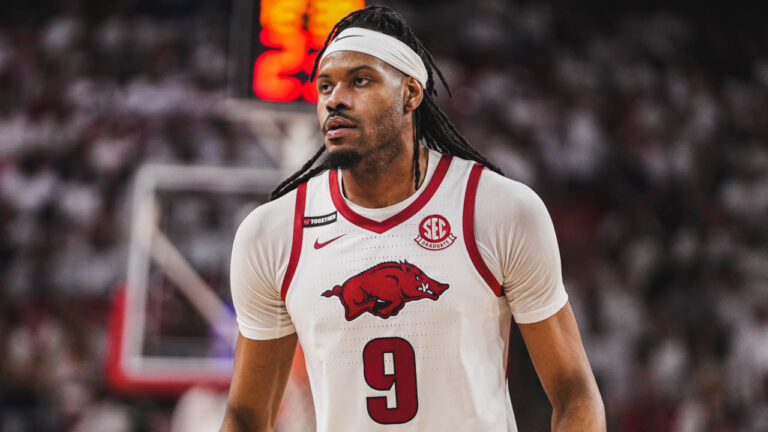 Razorbacks forward Jonas Aidoo against Texas