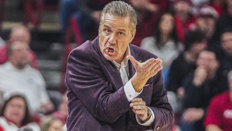 Razorbacks hosting Cincinnati in exhibition ahead of new season