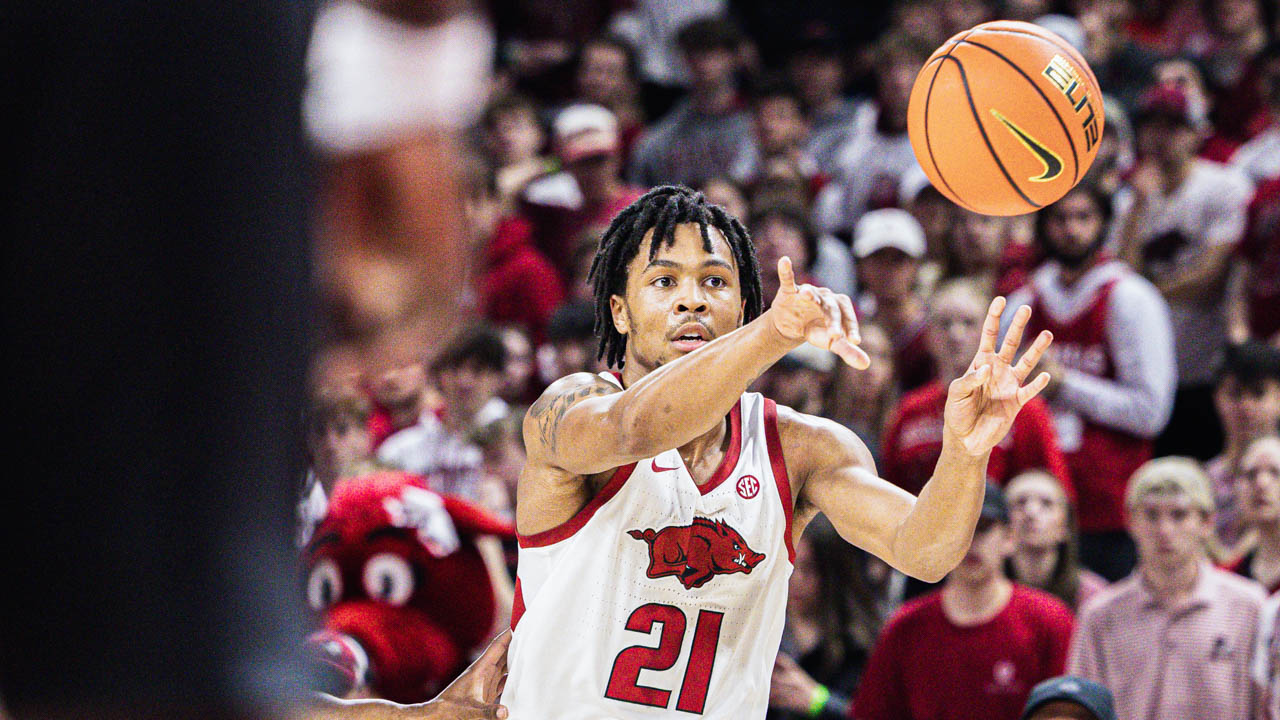 Razorbacks guard DJ Wagner against Mississippi State