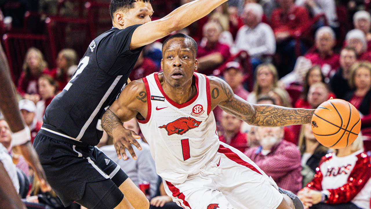 Razorbacks guard Johnell Davis against Mississippi State