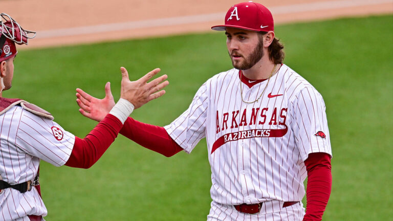 Another big offensive game, strong pitching gives Razorbacks another big win