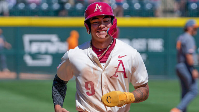 Hogs clinch series win over Tennessee, tying home run record