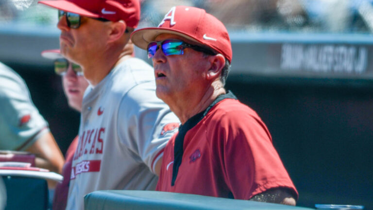 South Carolina hits four homers, tops Razorbacks in series finale