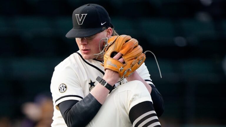 Razorbacks add top transfer pitcher Ethan McElvain from Vanderbilt