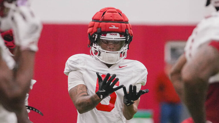 What are Phil Steele’s expectations for Razorbacks’ offense this year?