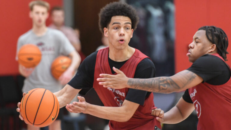 Arkansas Razorbacks Isaiah Sealey during practice
