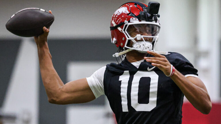 Razorbacks’ Green wears VR camera in practice, aims to boost play