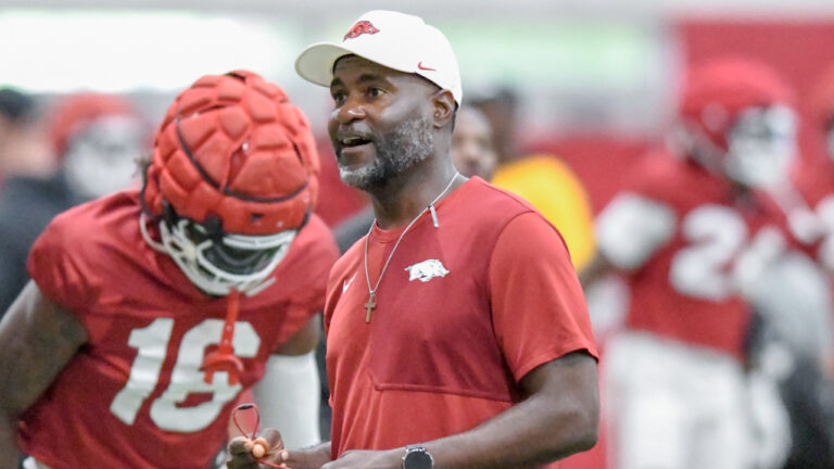 Democrat-Gazette’s Richard Davenport on defensive back now in backyard