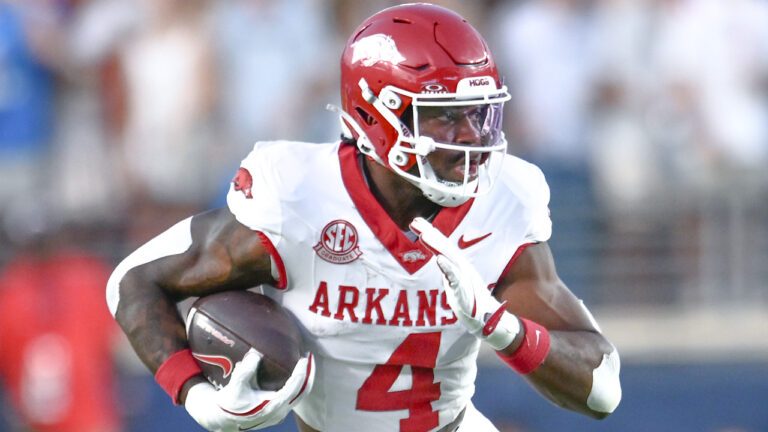 Memphis overcomes Razorbacks 32-31 with late TD to stay unbeaten