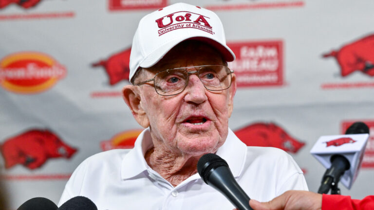 Former Razorbacks coach Lou Holtz, who led Orange Bowl upset, dies at 89