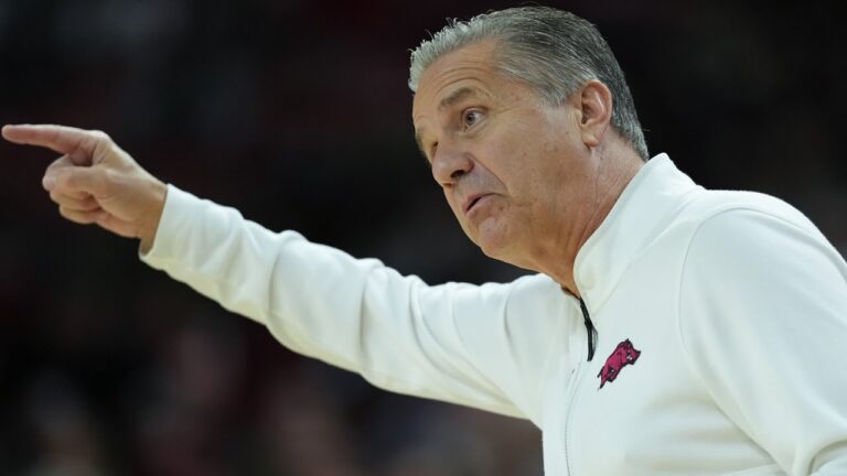 Razorbacks’ freshmen lead scoring parade in big win over Cincinnati