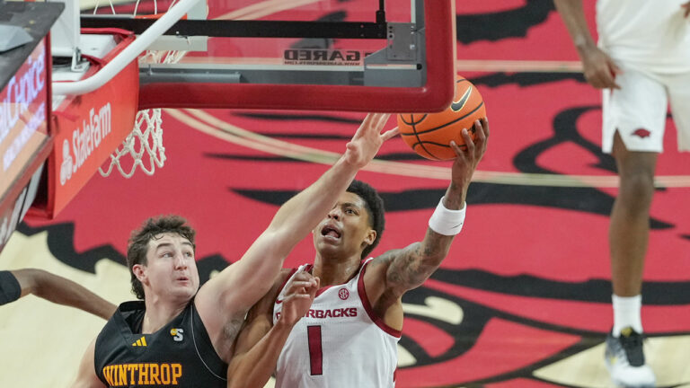 Razorbacks edge Winthrop behind Thomas’s 26-point performance