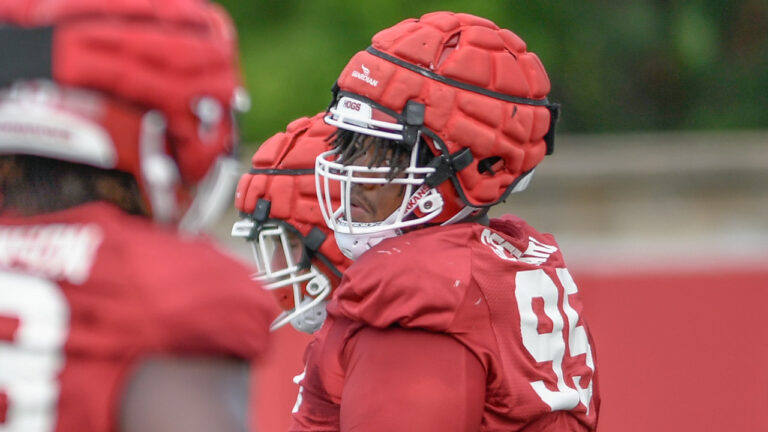 Razorbacks’ Geffrard enters portal after tough 2025 season