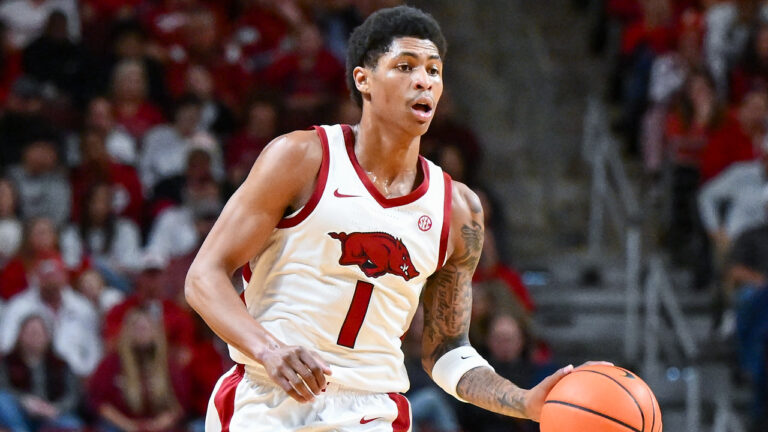 Razorbacks find rhythm after halftime to defeat Fresno State 82-58