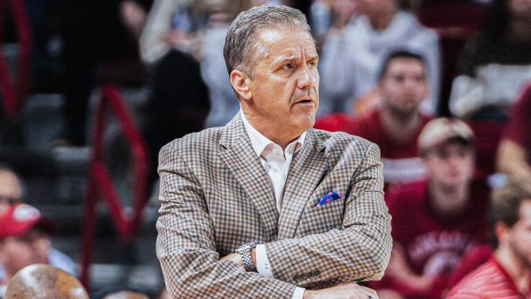 Razorbacks fall at Florida as Gators earn SEC share