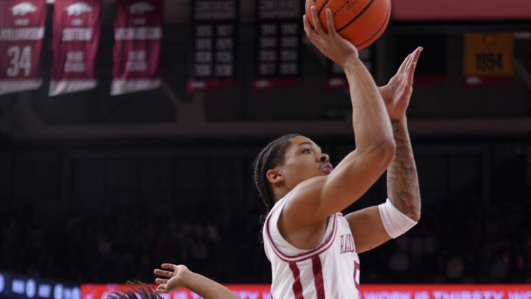 Razorbacks win big at LSU behind Acuff Jr.’s 28-point night