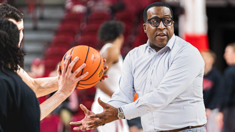 Razorbacks assistant coach Chin Coleman previewing Auburn