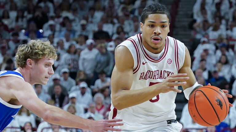 Whistles, Misses, Momentum Flip Razorbacks’ Streak Against Kentucky