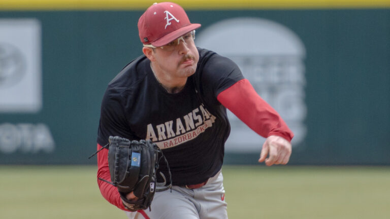 Hobbs takes over, pitching carries Razorbacks through scrimmage weekend