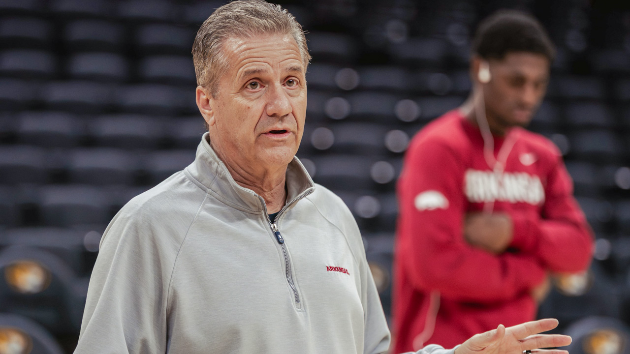 Calipari earns 900th win as Razorbacks beat Missouri in overtime