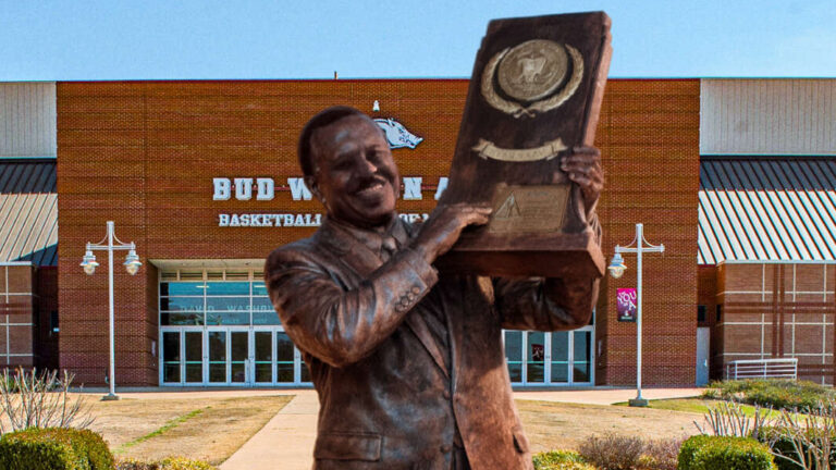 Razorbacks honoring Nolan Richardson with statue in Fayetteville