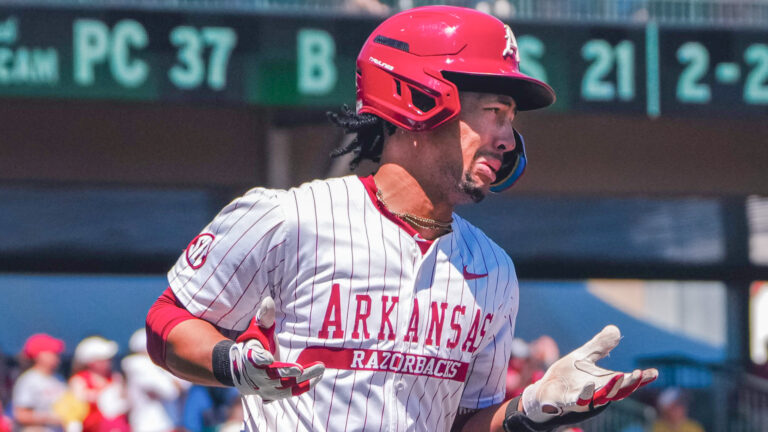 Razorbacks rally past Oklahoma with seven-run eighth to clinch series